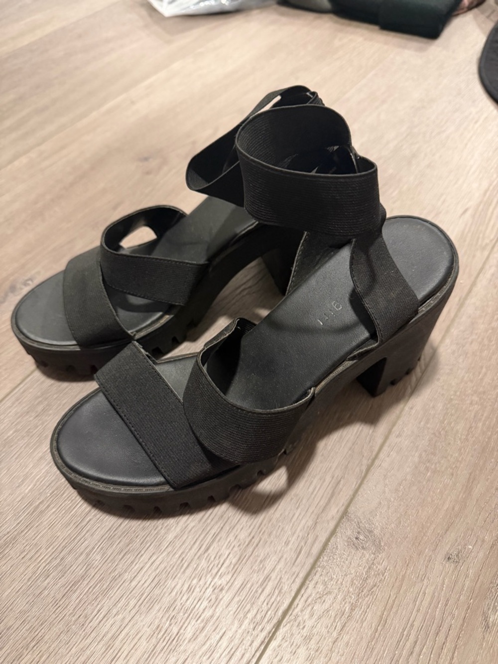 Soho Black Elastic Strap Block Heel Sandals
